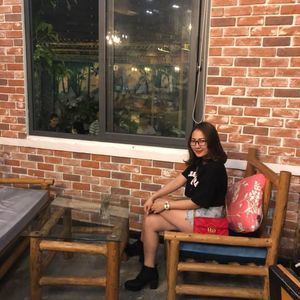 Meet your Posher, Nhung